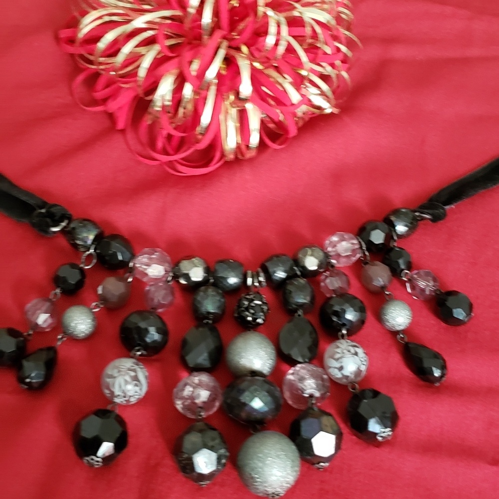 Flirty Bauble choker with lobster clasp